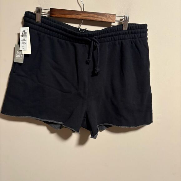 NWT Aritzia TNA Cozy Fleece Boyfriend Hi-Rise Mini Short Black- Size XL - Picture 3 of 9